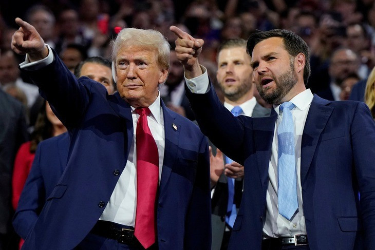 Tổng thống Mỹ Donald Trump (trái) và Phó tổng thống Mỹ JD Vance - Ảnh: REUTERS Tổng thống Mỹ Donald Trump (trái) và Phó tổng thống Mỹ JD Vance - Ảnh: REUTERS