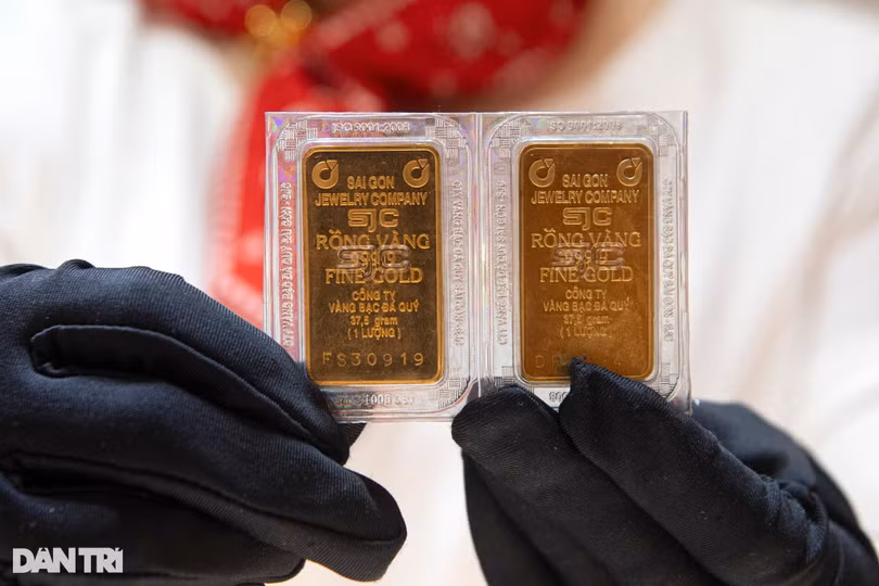Chuyên gia cho rằng nếu đầu tư lâu dài, nhà đầu tư có thể mua vàng ở thời điểm này (Ảnh: Mạnh Quân).