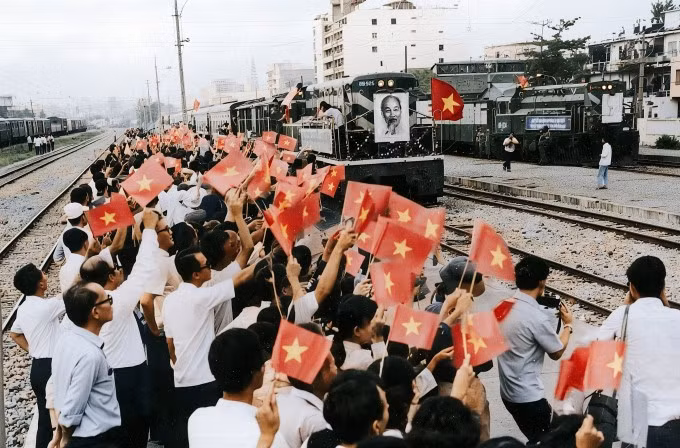 Đường sắt nối liền thủ đô Hà Nội với TP HCM được thông tàu vào ngày Quốc khánh 2/9/1976. Ảnh tư liệu.