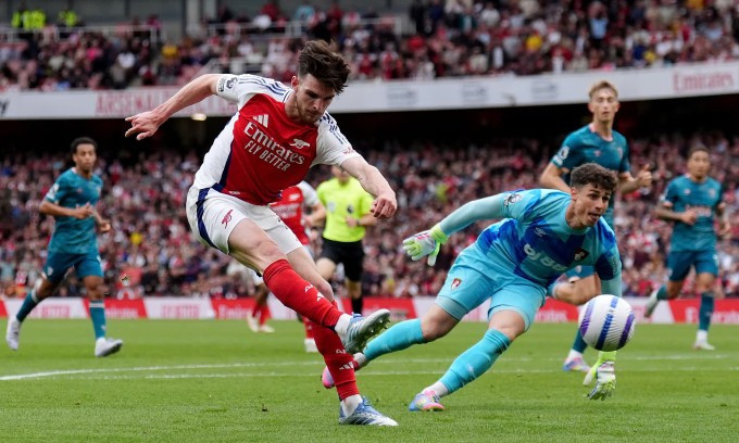 Declan Rice sút bóng mở tỷ số cho Arsenal trên sân Emirates, thành phố London, Vương quốc Anh, vòng 35 Ngoại hạng Anh ngày 3/5/2025. Ảnh: PA Declan Rice sút bóng mở tỷ số cho Arsenal trên sân Emirates, thành phố London, Vương quốc Anh, vòng 35 Ngoại hạng Anh ngày 3/5/2025. Ảnh: PA