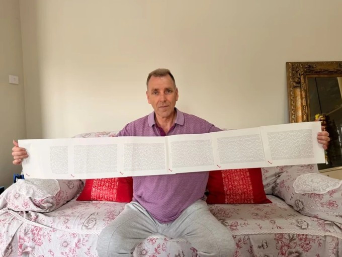 Laurence Watkins, 60 tuổi, khoe cái tên hơn 2000 ký tự tại nhà ở Auckland, New Zealand. Ảnh: News Laurence Watkins, 60 tuổi, khoe cái tên hơn 2000 ký tự tại nhà ở Auckland, New Zealand. Ảnh: News