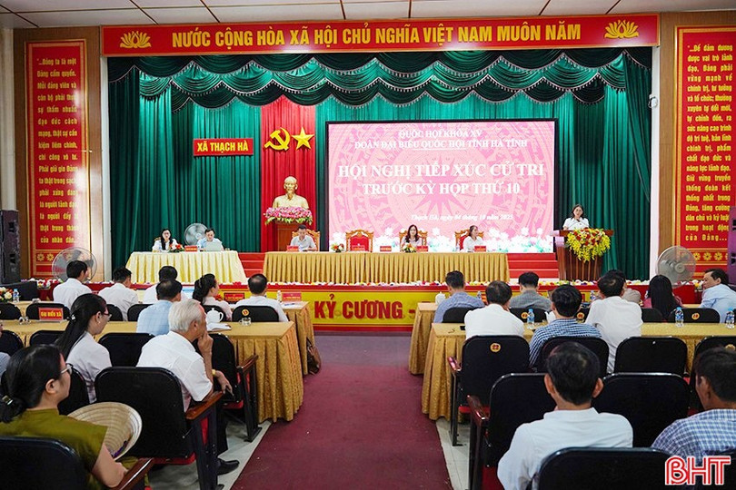 Các đại biểu tham dự hội nghị tiếp xúc cử tri. mjc.jpg