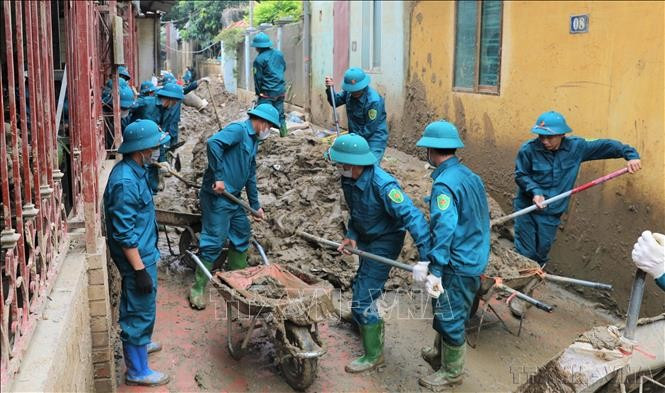 Dân quân tự vệ huyện Mù Cang và huyện Văn Chấn (Yên Bái) tham gia khắc phục hậu quả hoàn lưu cơn bão số 3 trên địa bàn thành phố, ngày 25/9/2024. Ảnh: Tuấn Anh/TTXVN Dân quân tự vệ huyện Mù Cang và huyện Văn Chấn (Yên Bái) tham gia khắc phục hậu quả hoàn lưu cơn bão số 3 trên địa bàn thành phố, ngày 25/9/2024. Ảnh: Tuấn Anh/TTXVN