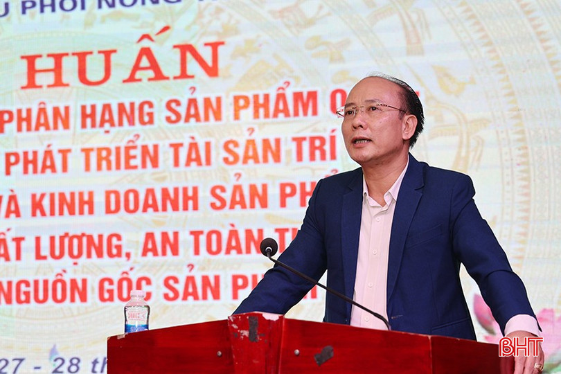 Phó Chánh Văn phòng Điều phối NTM tỉnh Ngô Đình Long khai mạc chương trình tập huấn. bqbht_br_img-8543.jpg
