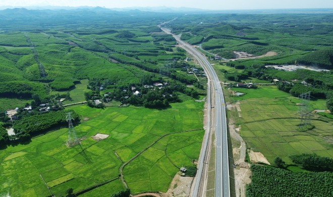 Rà soát, nâng cấp các tuyến đường bộ cao tốc đã đầu tư theo quy mô phân kỳ. (Ảnh: Quốc Khánh/TTXVN)