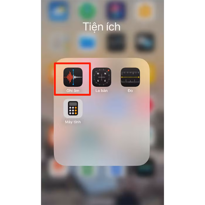 Truy cập ứng dụng “Ghi âm” trên iPhone.