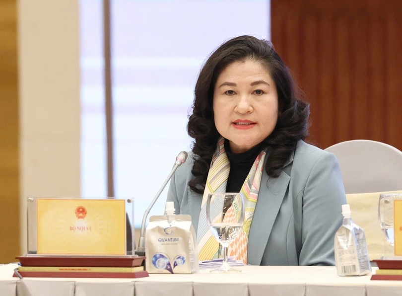 Thứ trưởng Bộ Nội vụ Nguyễn Thị Hà thông tin tại họp báo Chính phủ thường kỳ chiều 6/4 (Ảnh: Quang Phúc). 19d08b20-c0ca-4cf6-9eea-2622c0c82e8a.jpg