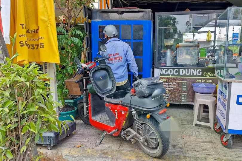 Đổi pin giúp xe máy điện có thể ngay lập tức tiếp tục hành trình, bỏ qua thời gian chờ sạc. Ảnh: Phúc Hậu.