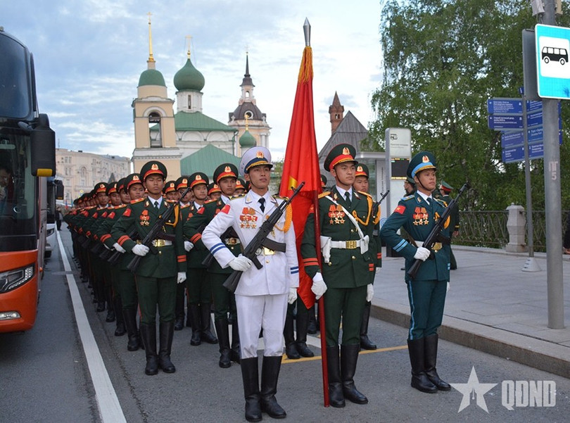 Chuẩn bị cơ động vào Quảng trường Đỏ.