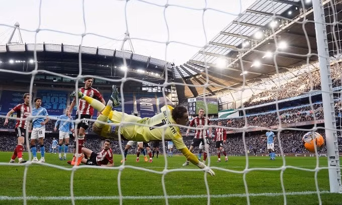 Max Alleyne (thứ hai từ trái sang) ghi bàn mở tỷ số cho Man City trong trận gặp Exeter ở vòng ba Cup FA trên sân Etihad, thành phố Manchester, Vương quốc Anh ngày 10/1/2026. Ảnh: PA