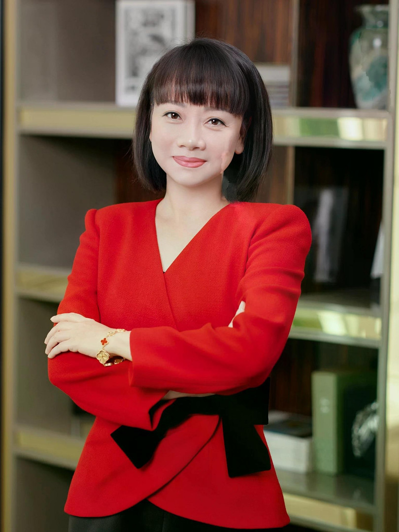 Bà Phạm Thu Hương (trái) và Phạm Thúy Hằng, 2 Phó chủ tịch HĐQT Vingroup, đồng thời là 2 nữ tỷ phú USD mới tại Việt Nam. Ảnh: VIC.