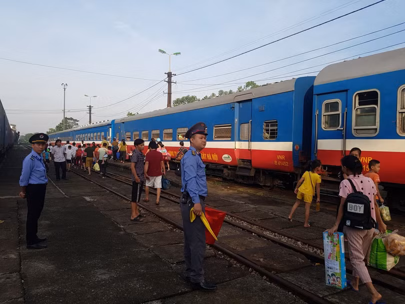 Tân sinh viên và người thân được giảm vé tàu khi nhập học.