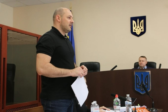 Ruslan Mahamedrasulov trong phiên tòa ở Kiev đầu tháng 9. Ảnh: Kyiv Independent Ruslan Mahamedrasulov trong phiên tòa ở Kiev đầu tháng 9. Ảnh: Kyiv Independent