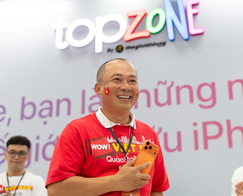 Ông Đoàn Văn Hiểu Em, CEO Thế Giới Di Động, cho biết đại lý sẽ giao 50.000 iPhone 17 trong 3 ngày. Ông Đoàn Văn Hiểu Em, CEO Thế Giới Di Động, cho biết đại lý sẽ giao 50.000 iPhone 17 trong 3 ngày.
