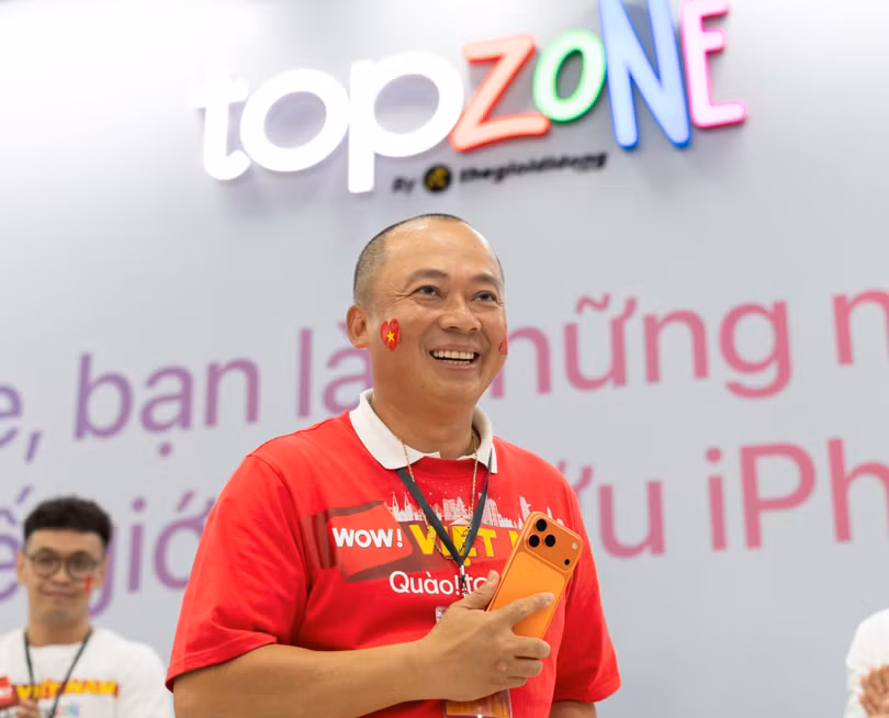 Ông Đoàn Văn Hiểu Em, CEO Thế Giới Di Động, cho biết đại lý sẽ giao 50.000 iPhone 17 trong 3 ngày.