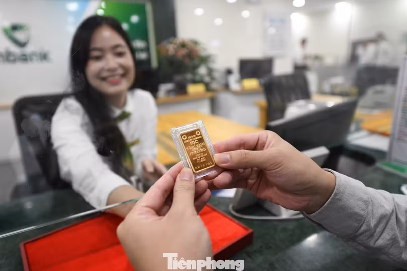 Giá vàng miếng SJC về quanh mốc 149 triệu đồng/lượng.