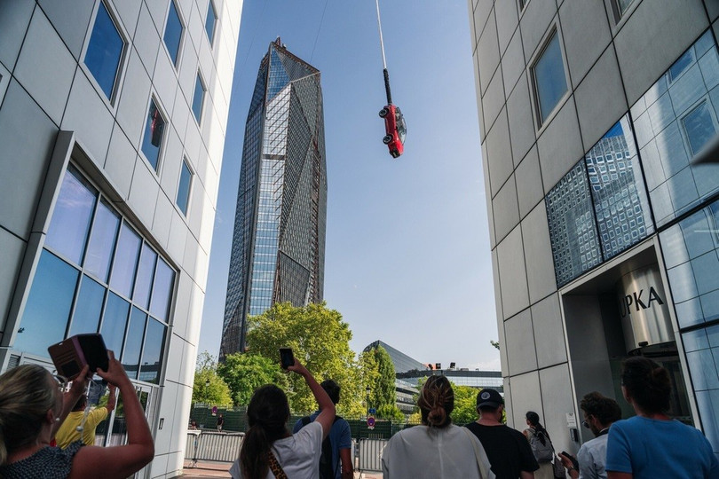 Cảnh mạo hiểm này được thực hiện như một phần trong chiến dịch tiếp thị mới cho mẫu Qashqai (Ảnh: Nissan).