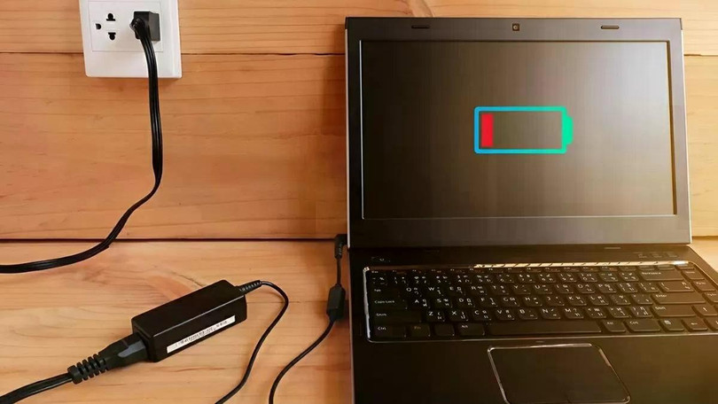 Laptop không sạc được pin hoặc sạc chập chờn.