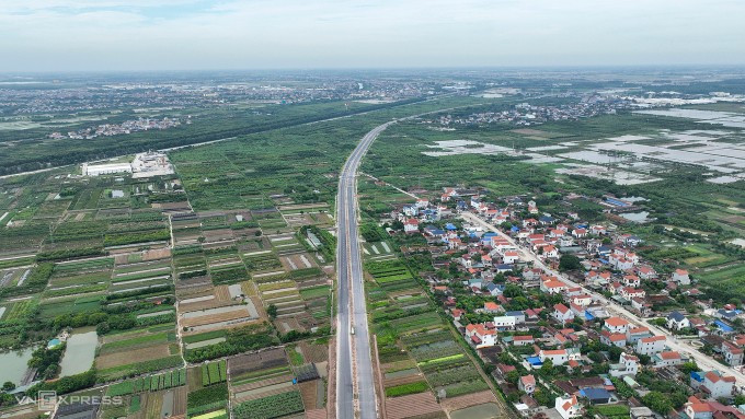 Một đoạn đường liên kết vùng Hà Nội - Hưng Yên nhìn từ trên cao. Ảnh: Phạm Chiểu Một đoạn đường liên kết vùng Hà Nội - Hưng Yên nhìn từ trên cao. Ảnh: Phạm Chiểu
