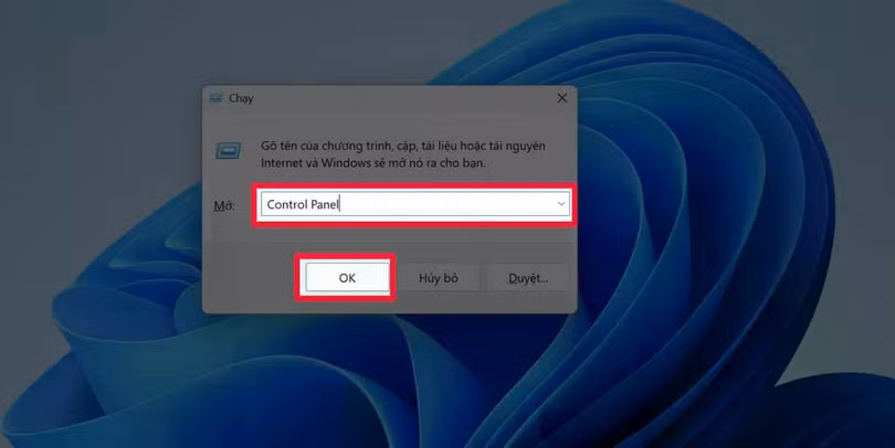Mở Control Panel bằng cách nhấn Windows + R.