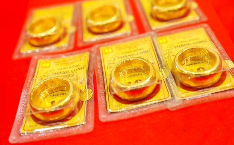 Giá vàng nhẫn giảm mạnh hơn vàng miếng trong vòng 1 tuần qua.