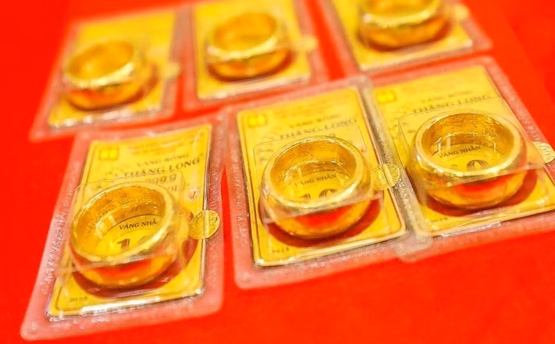 Giá vàng nhẫn giảm mạnh hơn vàng miếng trong vòng 1 tuần qua.