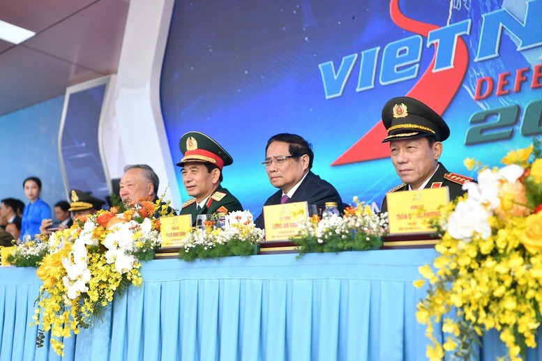 Thủ tướng Phạm Minh Chính và các đồng chí lãnh đạo Đảng, Nhà nước, Bộ Quốc phòng Việt Nam; Bộ trưởng Quốc phòng các nước Lào, Campuchia, Cuba, Belarus, Thái Lan, Brunei, Mông Cổ; lãnh đạo các ban, bộ, ngành, cơ quan Trung ương và địa phương dự lễ khai mạc Triển lãm Quốc phòng quốc tế Việt Nam 2024 - Ảnh: VGP/Nhật Bắc Thủ tướng Phạm Minh Chính và các đồng chí lãnh đạo Đảng, Nhà nước, Bộ Quốc phòng Việt Nam; Bộ trưởng Quốc phòng các nước Lào, Campuchia, Cuba, Belarus, Thái Lan, Brunei, Mông Cổ; lãnh đạo các ban, bộ, ngành, cơ quan Trung ương và địa phương dự lễ khai mạc Triển lãm Quốc phòng quốc tế Việt Nam 2024 - Ảnh: VGP/Nhật Bắc