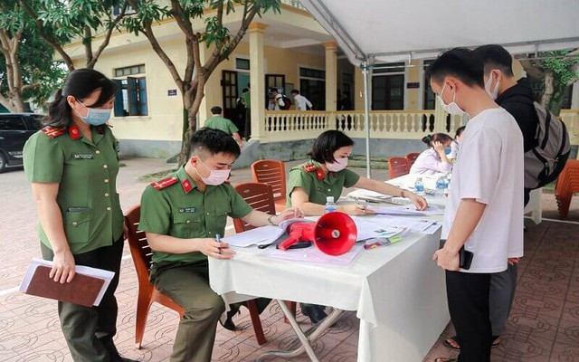 Bộ Quốc phòng đang dự thảo Nghị định quy định xử phạt vi phạm hành chính trong lĩnh vực quốc phòng, cơ yếu. Bộ Quốc phòng đang dự thảo Nghị định quy định xử phạt vi phạm hành chính trong lĩnh vực quốc phòng, cơ yếu.