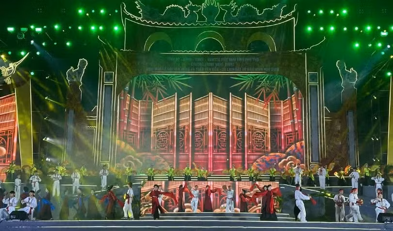 Đêm khai mạc Lễ hội Đền Hùng và Tuần Văn hóa-du lịch Đất Tổ đã để lại ấn tượng tốt đẹp trong lòng du khách.