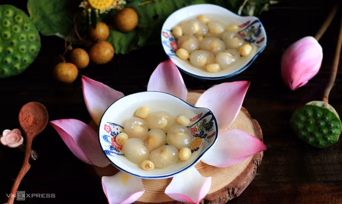 Chè hạt sen vừa thanh mát vừa giàu dưỡng chất tốt cho mắt. Ảnh: Bùi Thủy