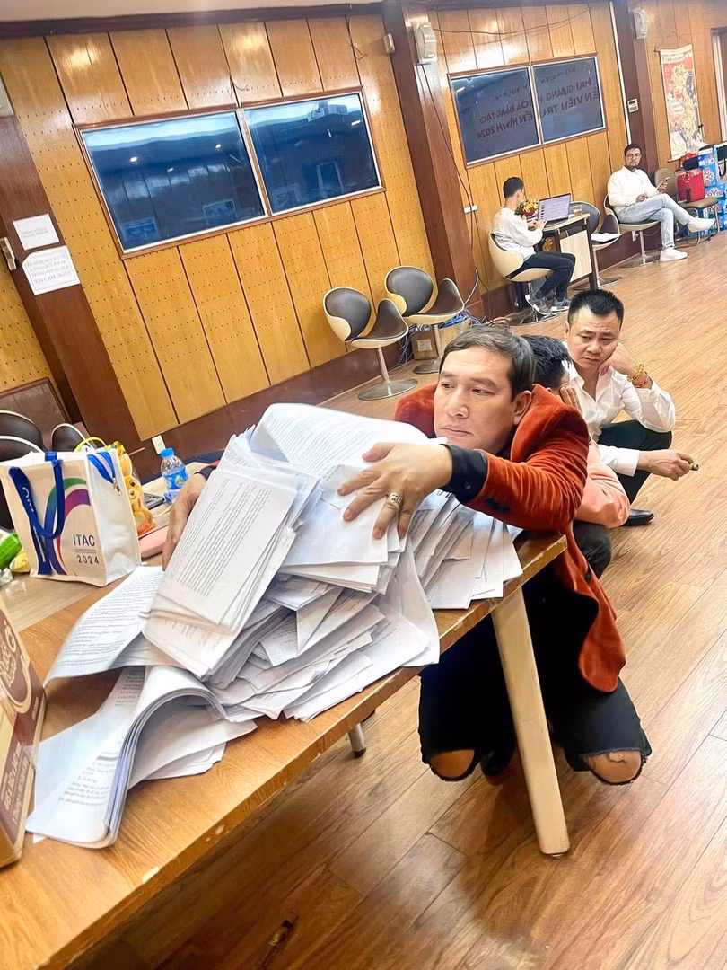 Kịch bản "Táo quân 2025" được NSƯT Quang Thắng ôm không hết vòng tay (Ảnh: Facebook nhân vật).