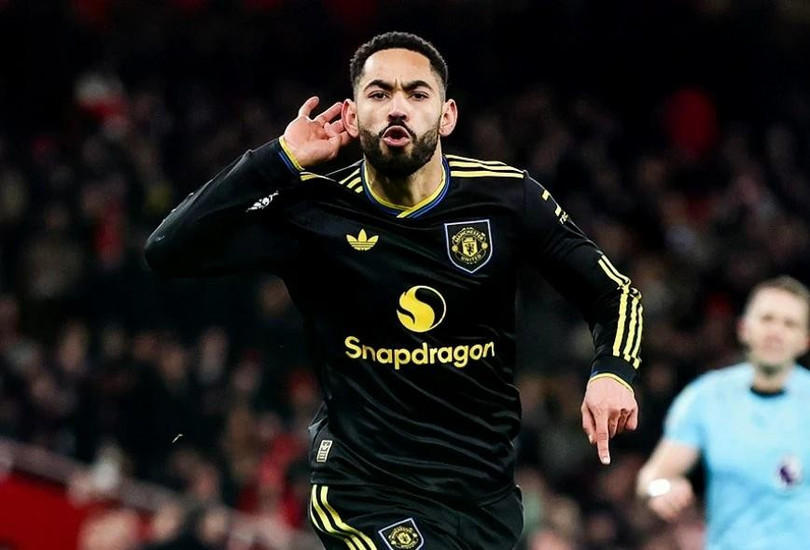 MU lần đầu thắng Arsenal trên sân khách tại Premier League sau 9 năm.