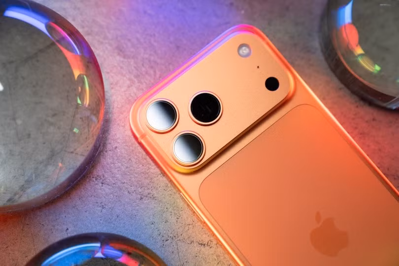 Cụm camera sau của iPhone 17 Pro Max. Ảnh: The Verge.