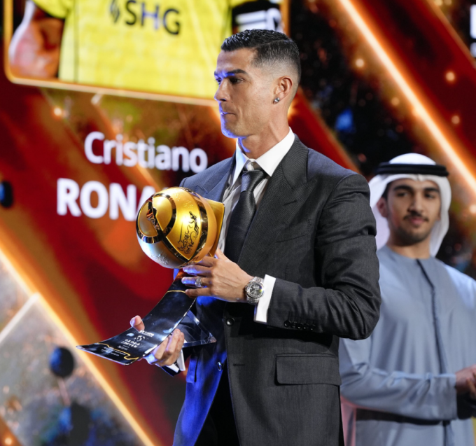 Cristiano Ronaldo được xướng tên ở hạng mục Cầu thủ hay nhất Trung Đông tại lễ trao giải Globe Soccer Awards 2025, diễn ra tại Dubai ngày 28/12/2025.