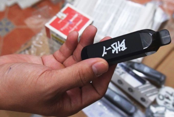 Các hóa chất trong thuốc lá điện tử làm tổn thương mạch máu và mô tim. Ảnh: Nhật Vy Các hóa chất trong thuốc lá điện tử làm tổn thương mạch máu và mô tim. Ảnh: Nhật Vy