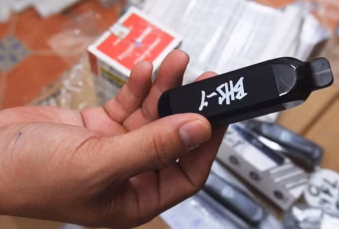 Các hóa chất trong thuốc lá điện tử làm tổn thương mạch máu và mô tim. Ảnh: Nhật Vy