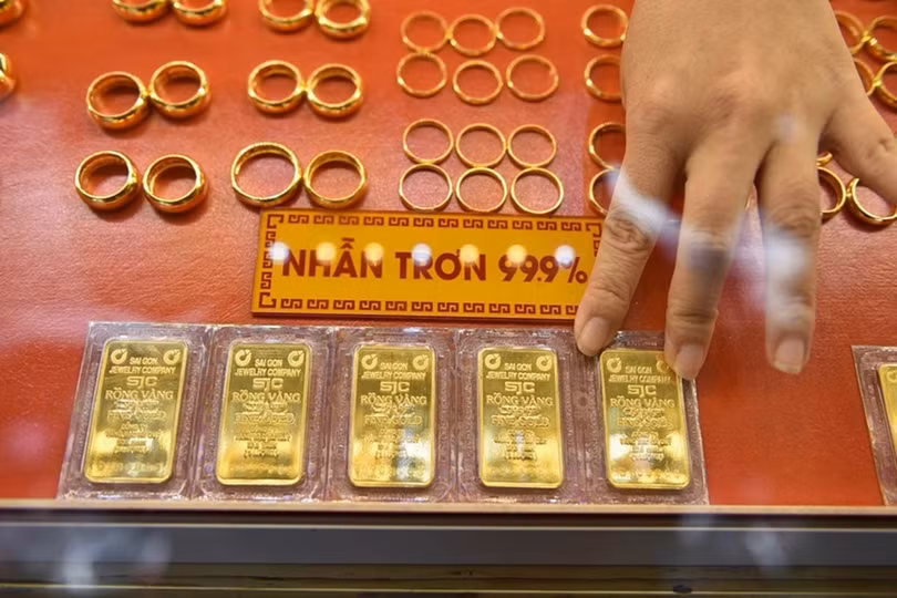 Giá vàng đồng loạt tăng mạnh liên tiếp.