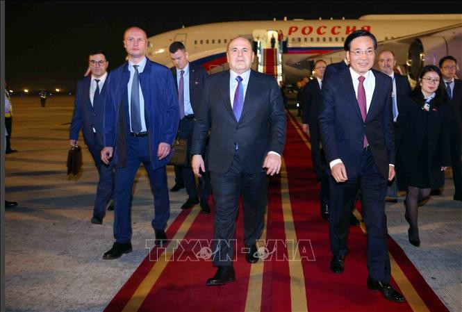 Lễ đón Thủ tướng Chính phủ Liên bang Nga Mikhail Vladimirovich Mishustin tại sân bay quốc tế Nội Bài, Hà Nội. Ảnh: Phạm Kiên/TTXVN Lễ đón Thủ tướng Chính phủ Liên bang Nga Mikhail Vladimirovich Mishustin tại sân bay quốc tế Nội Bài, Hà Nội. Ảnh: Phạm Kiên/TTXVN