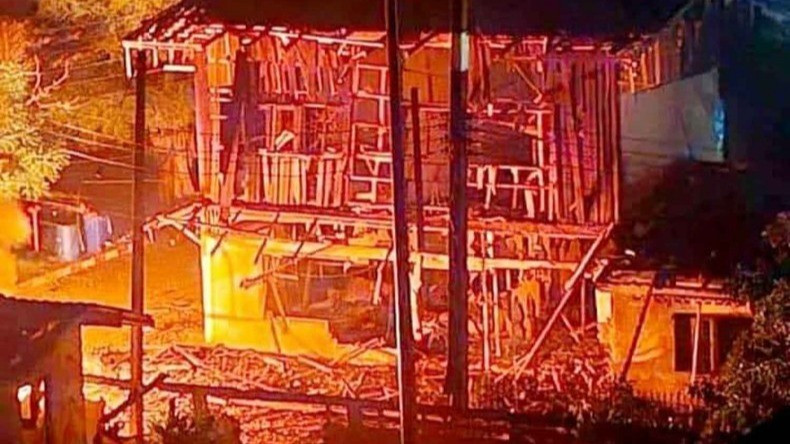 Một ngôi nhà bị phá hủy sau vụ đánh bom. (Ảnh: Bangkok Post)