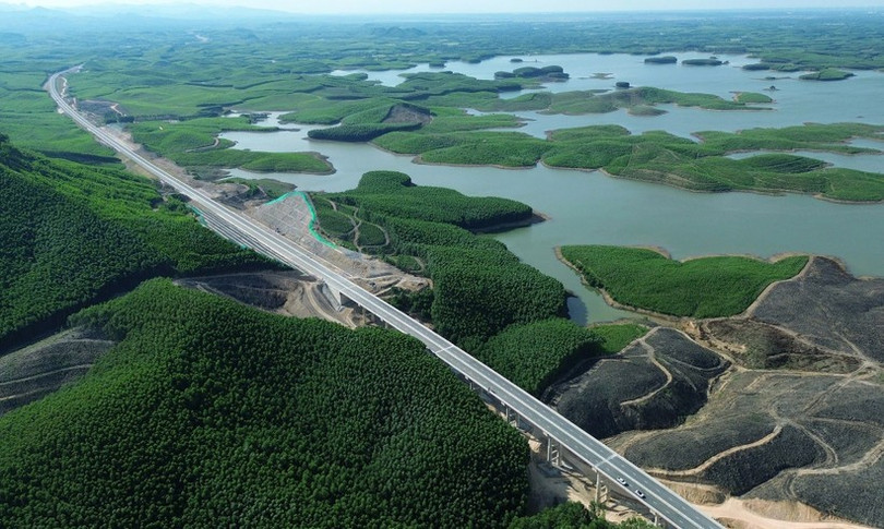 Có hơn 220km Dự án thành phần cao tốc Bắc-Nam được thông tuyến dịp 19/8. (Ảnh: Quốc Khánh/Vietnam+) Có hơn 220km Dự án thành phần cao tốc Bắc-Nam được thông tuyến dịp 19/8. (Ảnh: Quốc Khánh/Vietnam+)