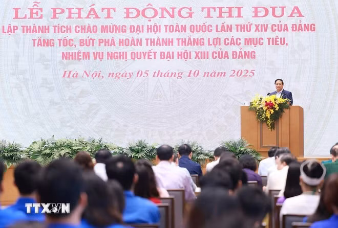 Thủ tướng Phạm Minh Chính phát động thi đua chào mừng Đại hội XIV của Đảng. (Ảnh: Dương Giang/TTXVN)