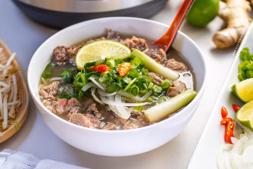 Phở Việt nhiều lần được nước chủ nhà các kỳ Olympic đưa vào thực đơn. Ảnh: Vicky Pham.