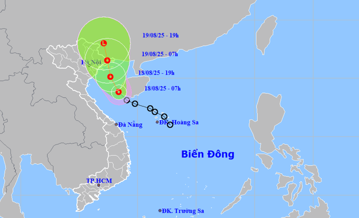 Dự báo vị trí và hướng di chuyển áp thấp nhiệt đới lúc 7h sáng 18-8 - Ảnh: NCHMF Dự báo vị trí và hướng di chuyển áp thấp nhiệt đới lúc 7h sáng 18-8 - Ảnh: NCHMF