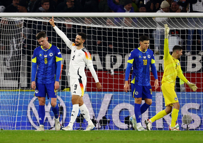 Phút 23 và 37, Tim Kleindienst và Kai Havertz lần lượt tỏa sáng với pha chạm bóng chuẩn xác từ cự ly gần, giúp chủ nhà bước vào giờ nghỉ với lợi thế dẫn 3 bàn.