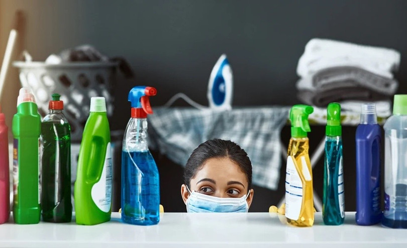Các sản phẩm tẩy rửa chứa nhiều hóa chất độc hại có thể gây hại phổi, tăng nguy cơ mắc COPD. Ảnh: Freepik. Các sản phẩm tẩy rửa chứa nhiều hóa chất độc hại có thể gây hại phổi, tăng nguy cơ mắc COPD. Ảnh: Freepik.