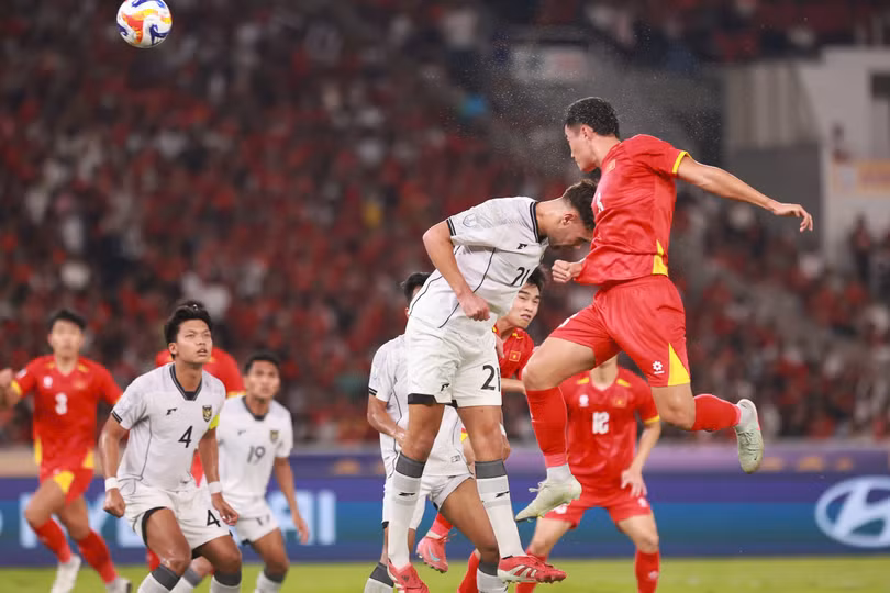 U23 Việt Nam có hiệp đấu thành công trước áp lực từ khán đài sân Bung Karno. Ảnh: Hải Hồ.