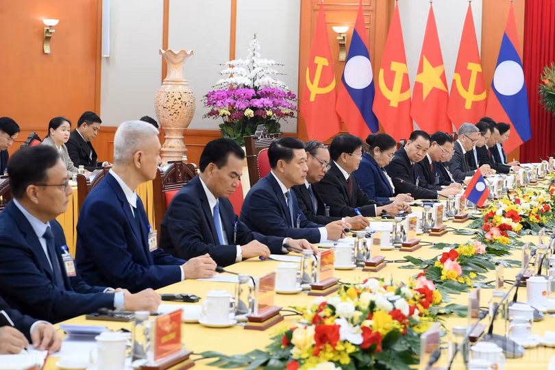 Đoàn đại biểu cấp cao Lào tham dự hội đàm.