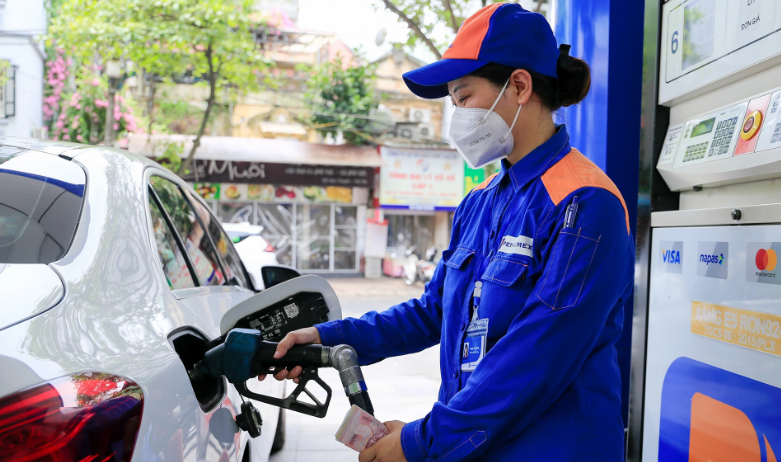 Giá xăng dầu trong nước dự báo giảm vào ngày 23/10. Giá xăng dầu trong nước dự báo giảm vào ngày 23/10.