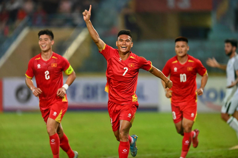 Chênh lệch giữa hai đội tuyển là khá lớn. Ảnh: Việt Linh.