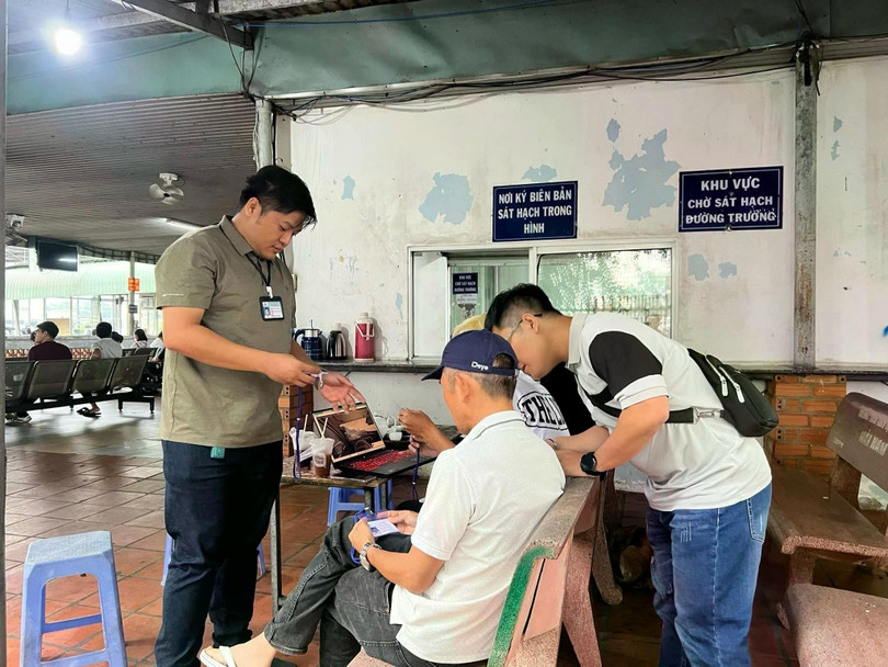 Nhiều người lựa chọn học và thi bằng lái ôtô hạng B sử dụng số tự động. Ảnh: Q.Đ.